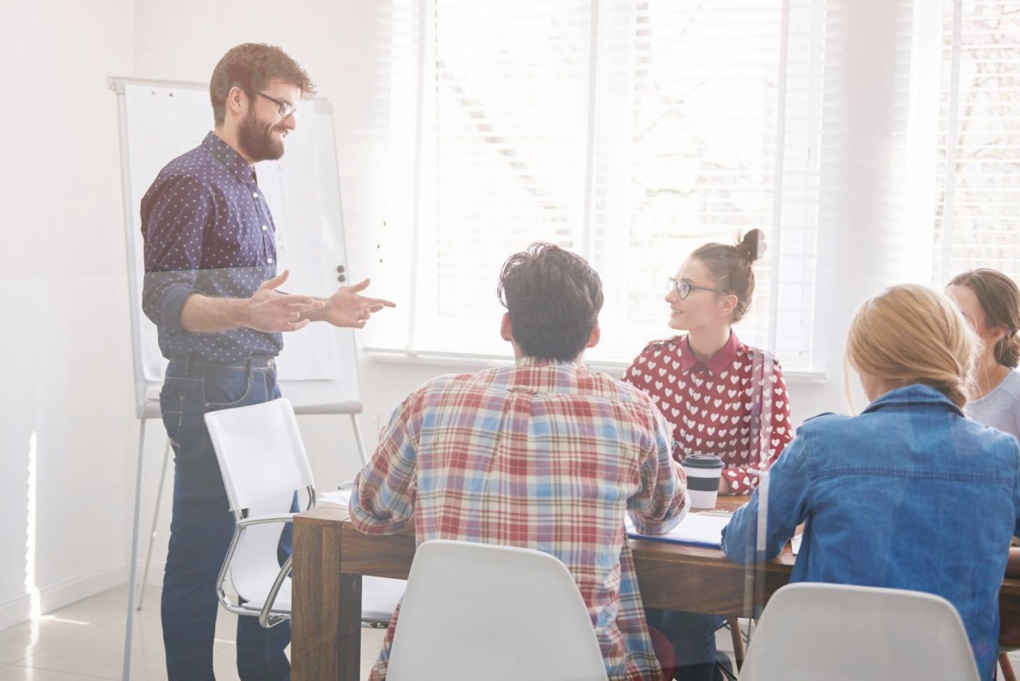 Sesión educativa sobre planificación financiera